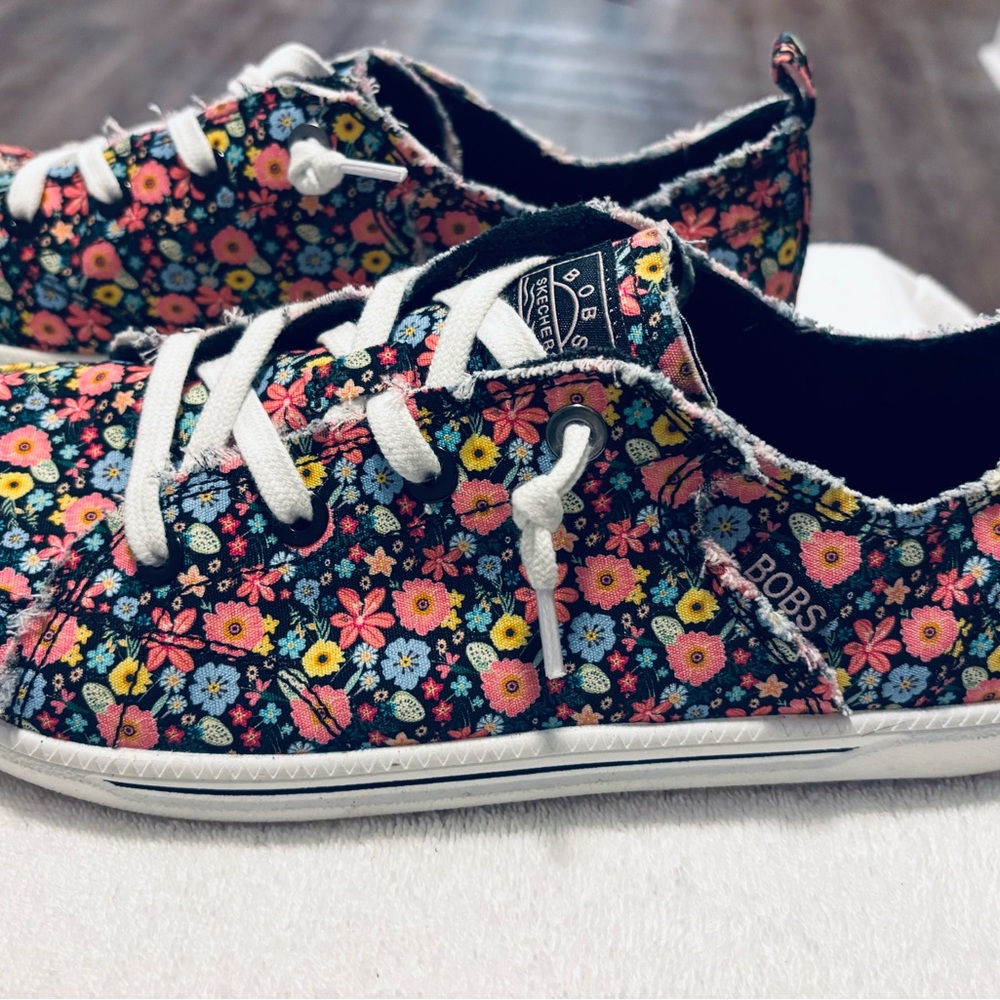 Almost Brand New Floral BOBS / SKETCHERS slip In Sneakers - Size 10 - Box 1A - Picture 2 of 6